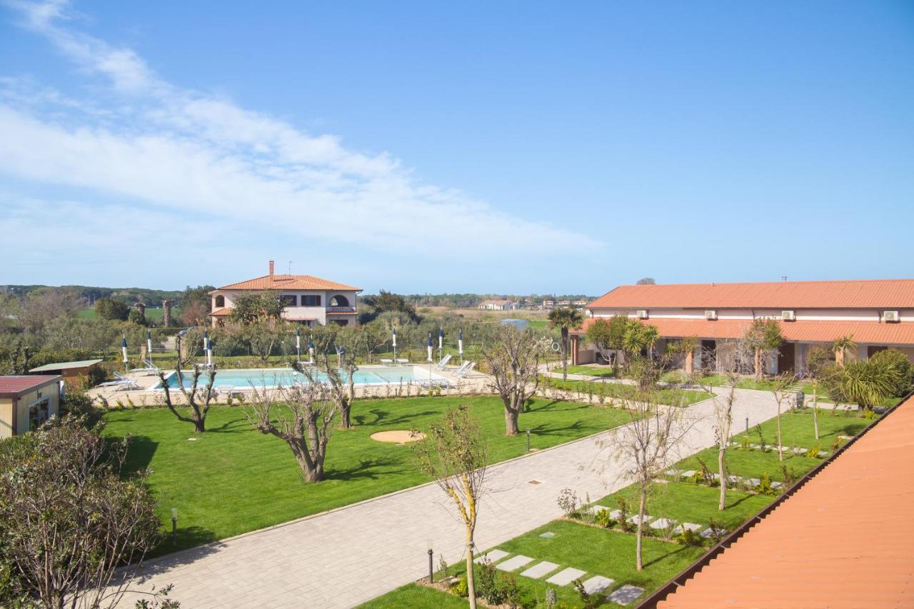Delfino Tuscany Resort Марина-ди-Чечина Экстерьер фото